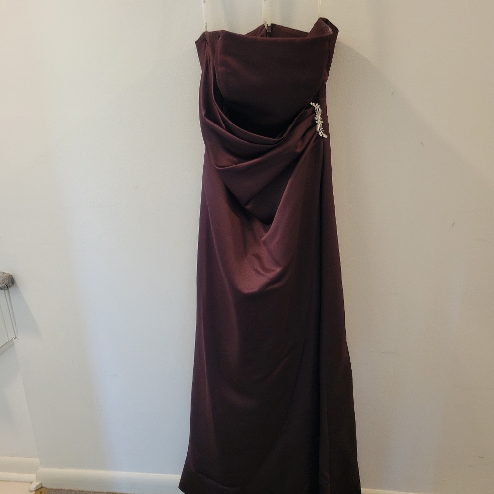 Women's David's Bridal formal dress